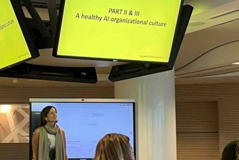 Dr. Laura, top keynote speaker in Dubai, during a keynote speaking intervention about how to build an empowered mindset of artificial intelligence, psychology of AI, motivational speaker, Dubai, UAE